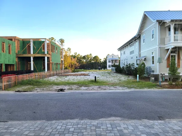 a view of a house with a dry yard