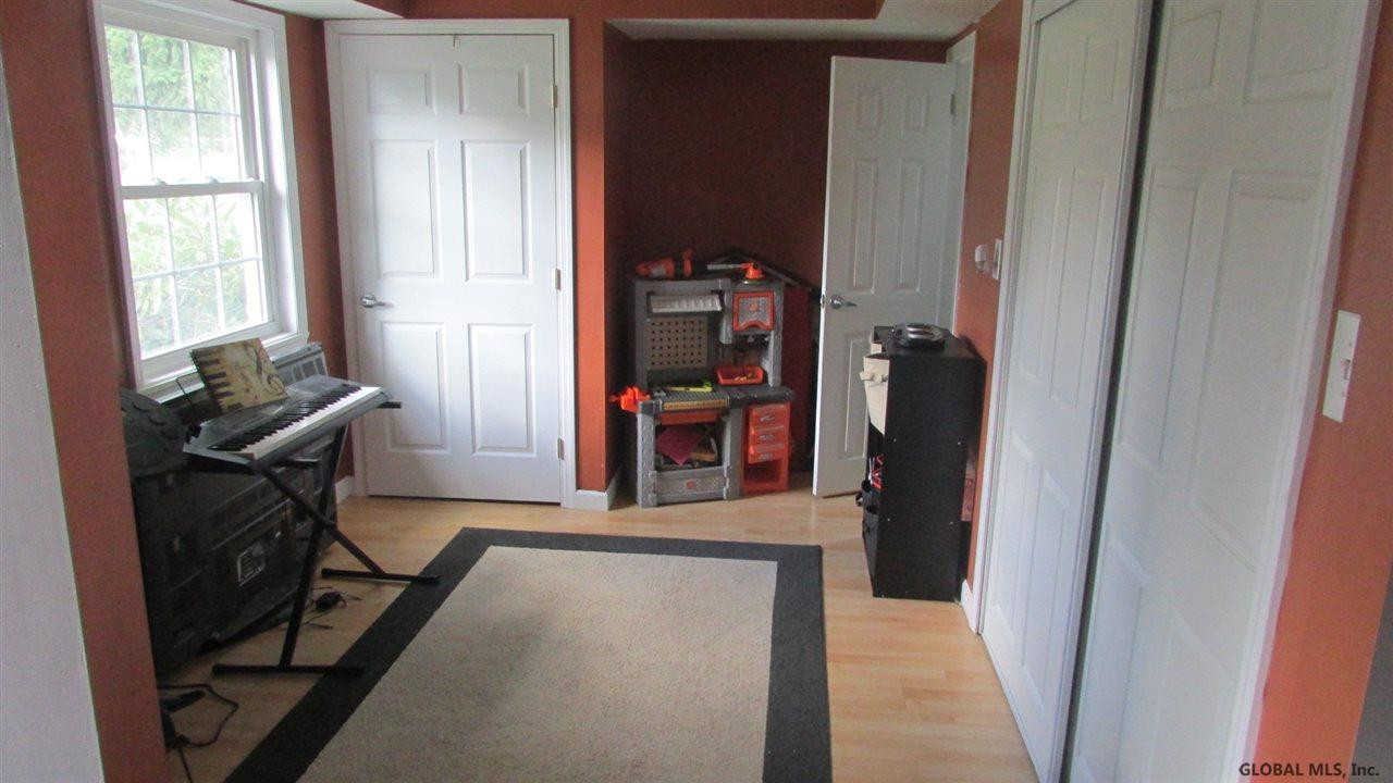 37 Hunting Road Colonie, NY 12205 - Photo 3 of 16 Photo 3