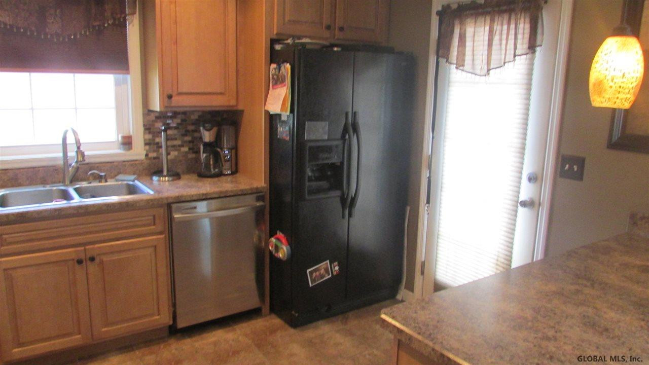 37 Hunting Road Colonie, NY 12205 - Photo 6 of 16 Photo 6