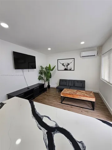 $1,895 | 1946 Pierce Street, Unit 3, Hollywood, FL 33020