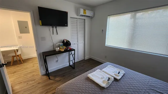 $1,895 | 1946 Pierce Street, Unit 3, Hollywood, FL 33020