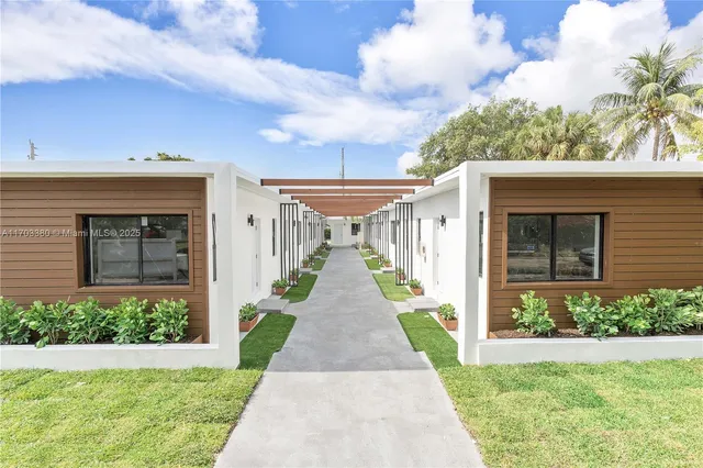 $1,895 | 1946 Pierce Street, Unit 3, Hollywood, FL 33020