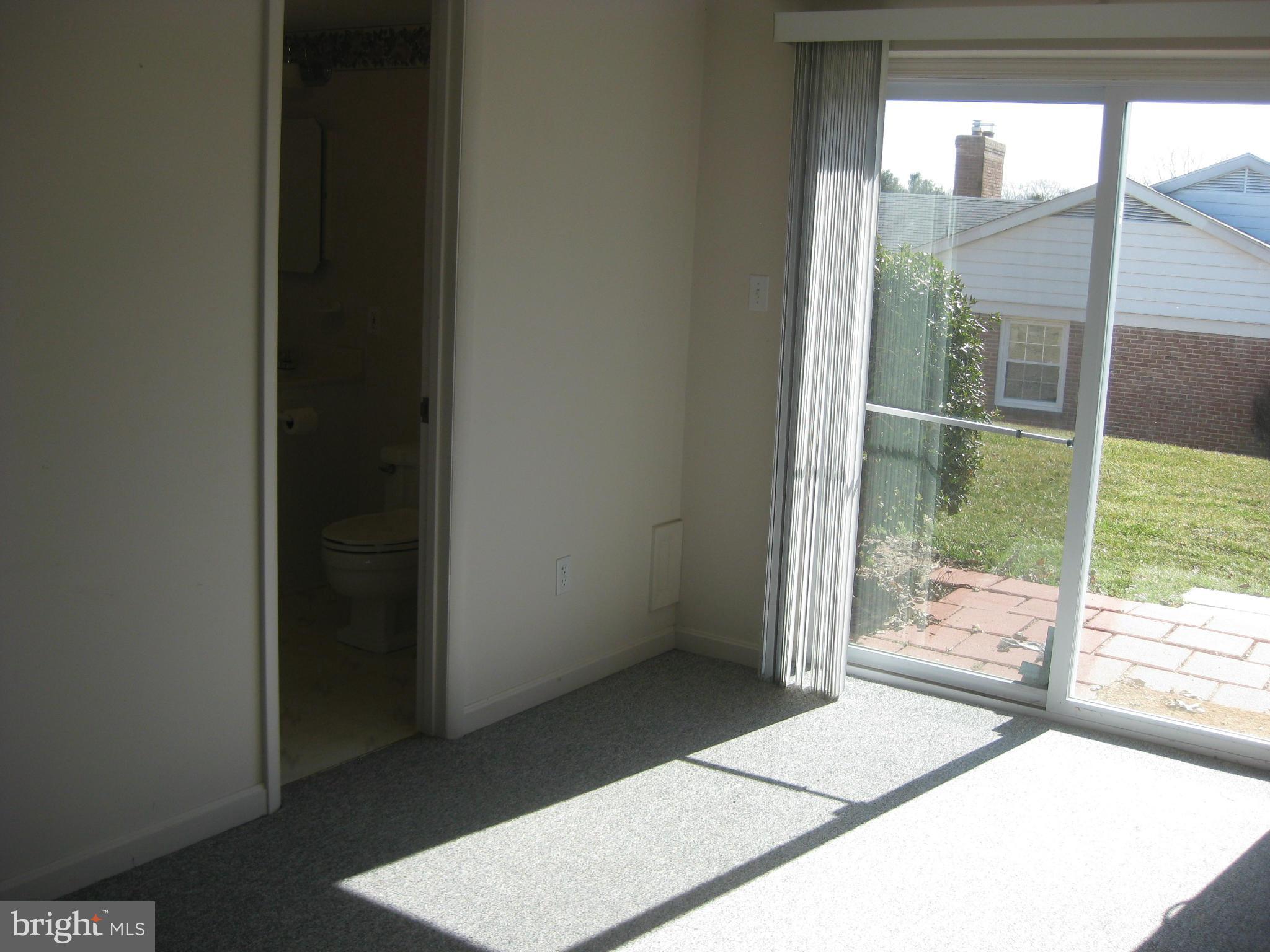 1002 Timber Trail Road Baltimore, MD 21286 - Photo 28 of 30 Slider from LLVL FR to yard