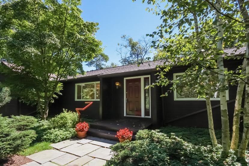 385 Barrack Hill Road Ridgefield, CT 06877 - Photo 1 of 1 a front view of a house with garden