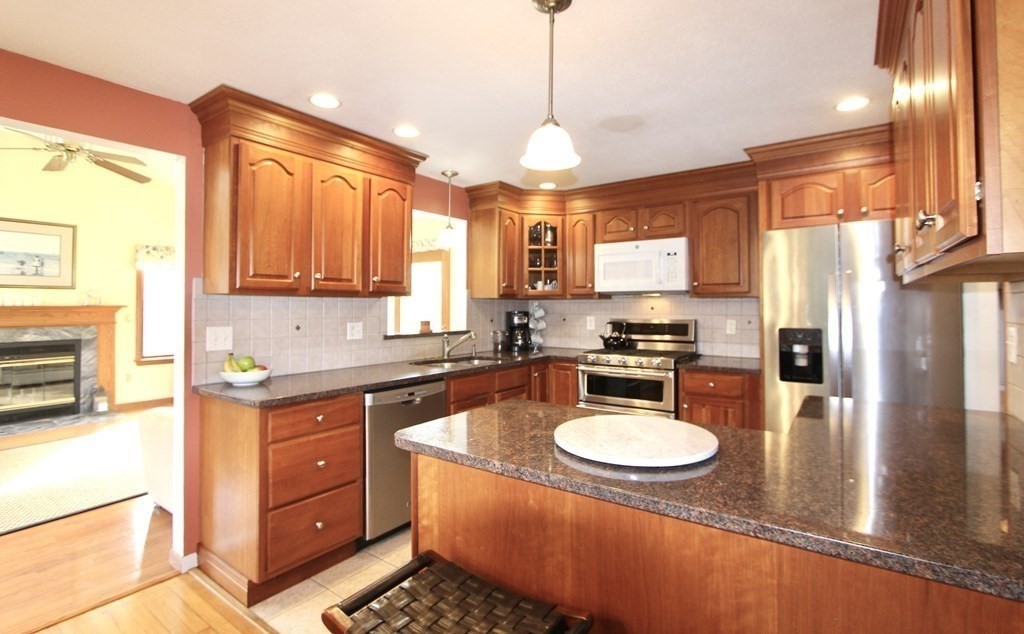5 Muriel Road Groveland, MA 01834 - Photo 9 of 40 Gallery Image 9