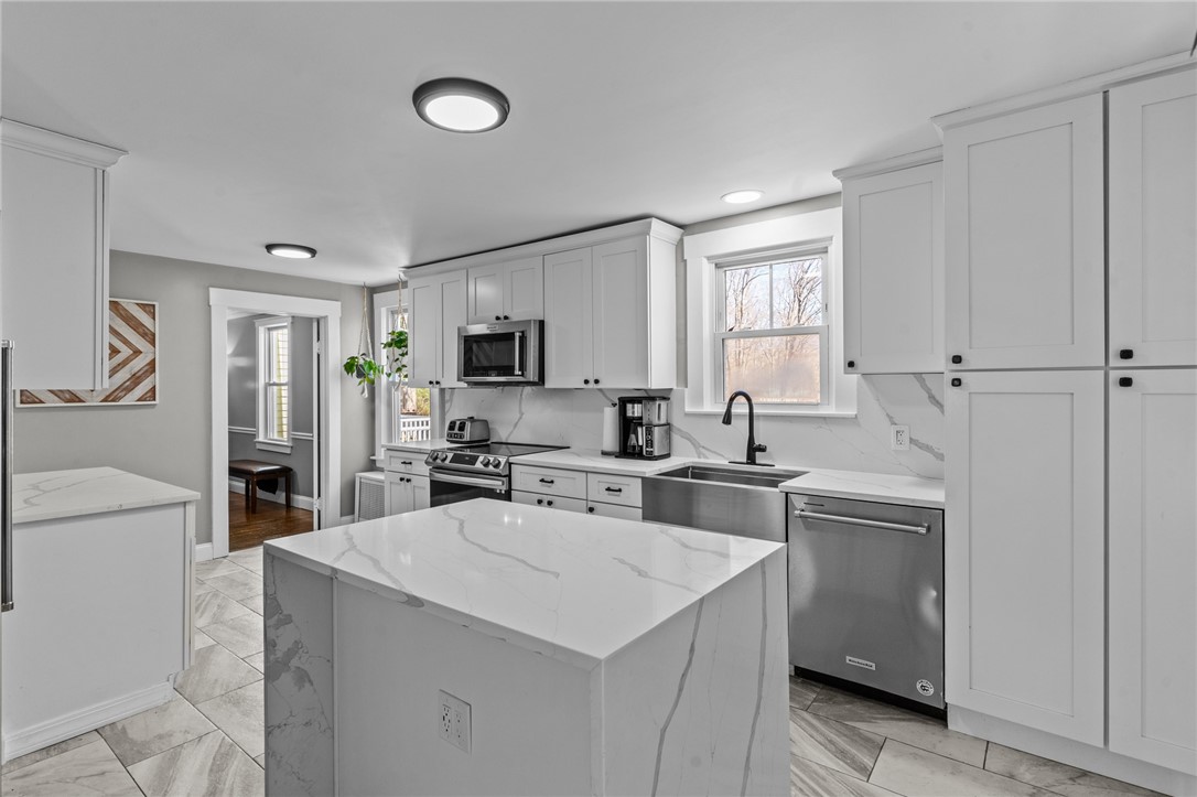 1304 Chopmist Hill Road Scituate, RI 02857 - Photo 7 of 36