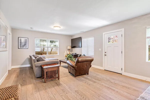 $3,900 | 1554 Laurel Street, Healdsburg, CA 95448