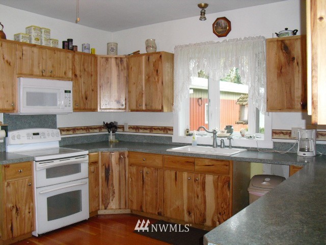 12224 Hunter Road Southwest Rochester, WA 98579 - Photo 5 of 13