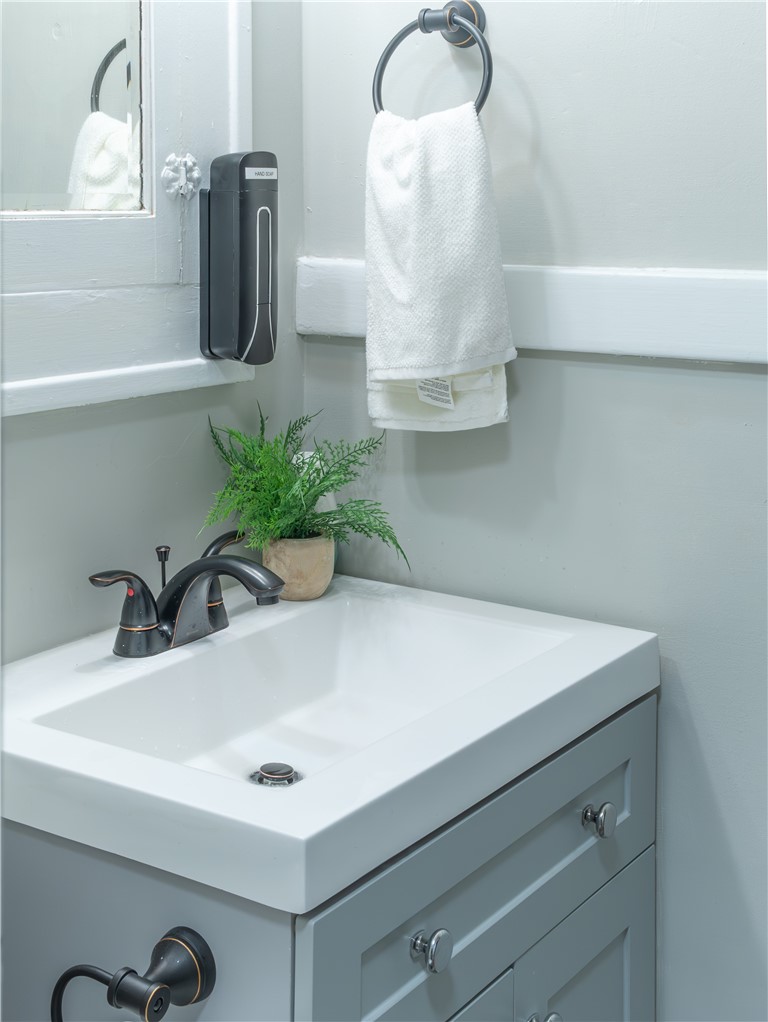 43 Stanfield Terrace Rochester, NY 14619 - Photo 15 of 34 Bathroom