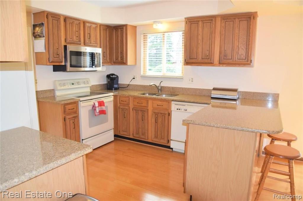 745 Lion Street Rochester Hills, MI 48307 - Photo 21 of 80
