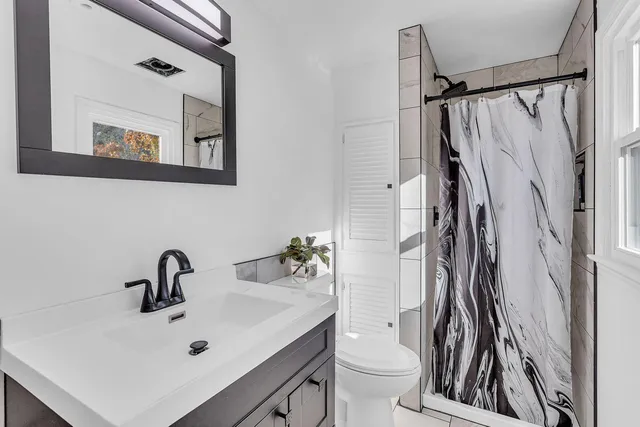 $329,900 | 1965 East Kimmel Road, Jackson, MI 49201