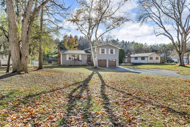 $329,900 | 1965 East Kimmel Road, Jackson, MI 49201