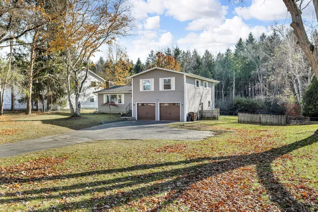 $329,900 | 1965 East Kimmel Road, Jackson, MI 49201