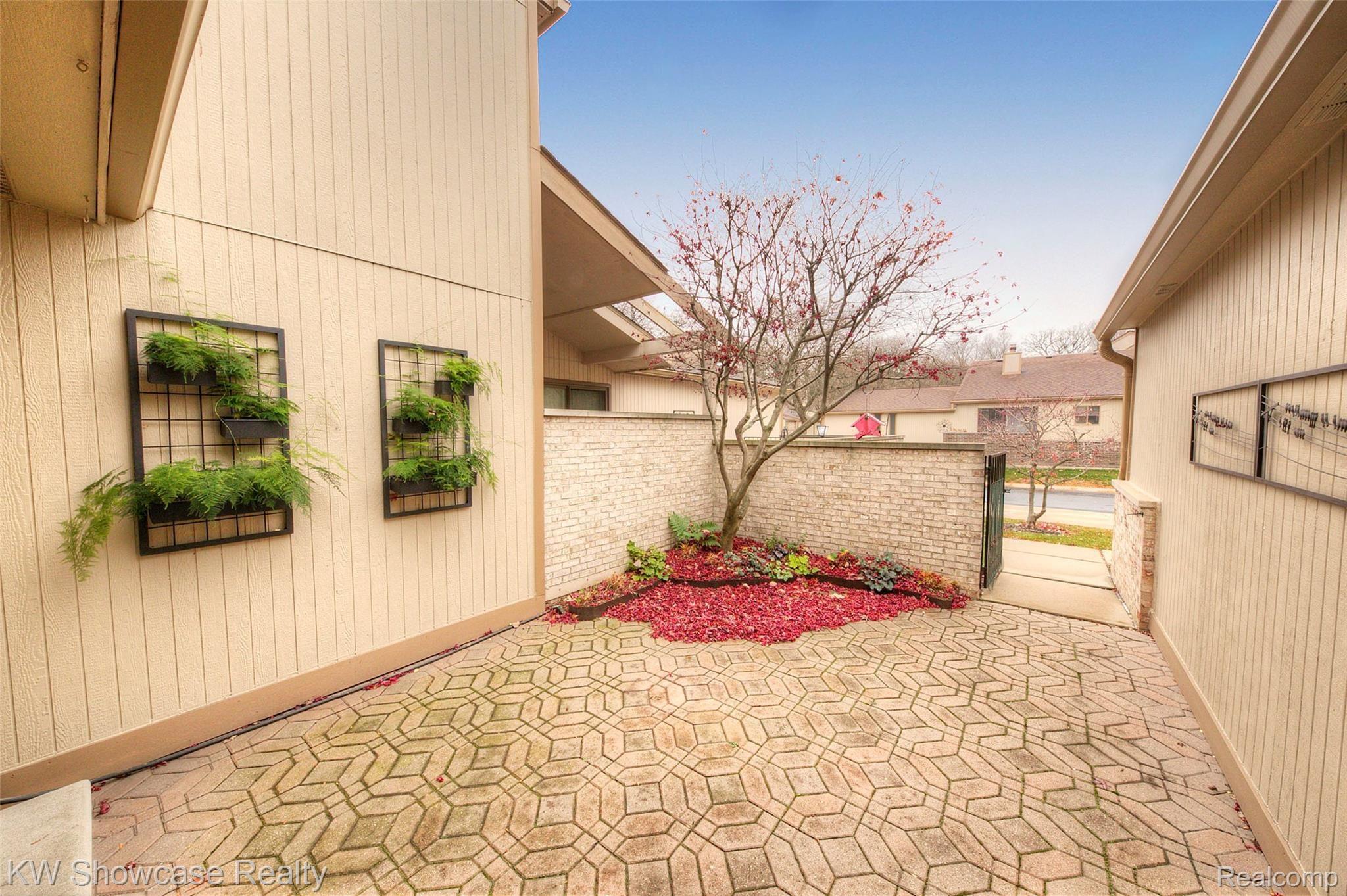 23163 Farmington Road Farmington, MI 48336 - Photo 11 of 44 4H8A2753_4_5.jpg
