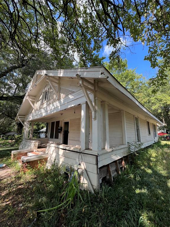 684 5th Street Northwest Paris, TX 75460 - Photo 3 of 3 View of property exterior with a porch