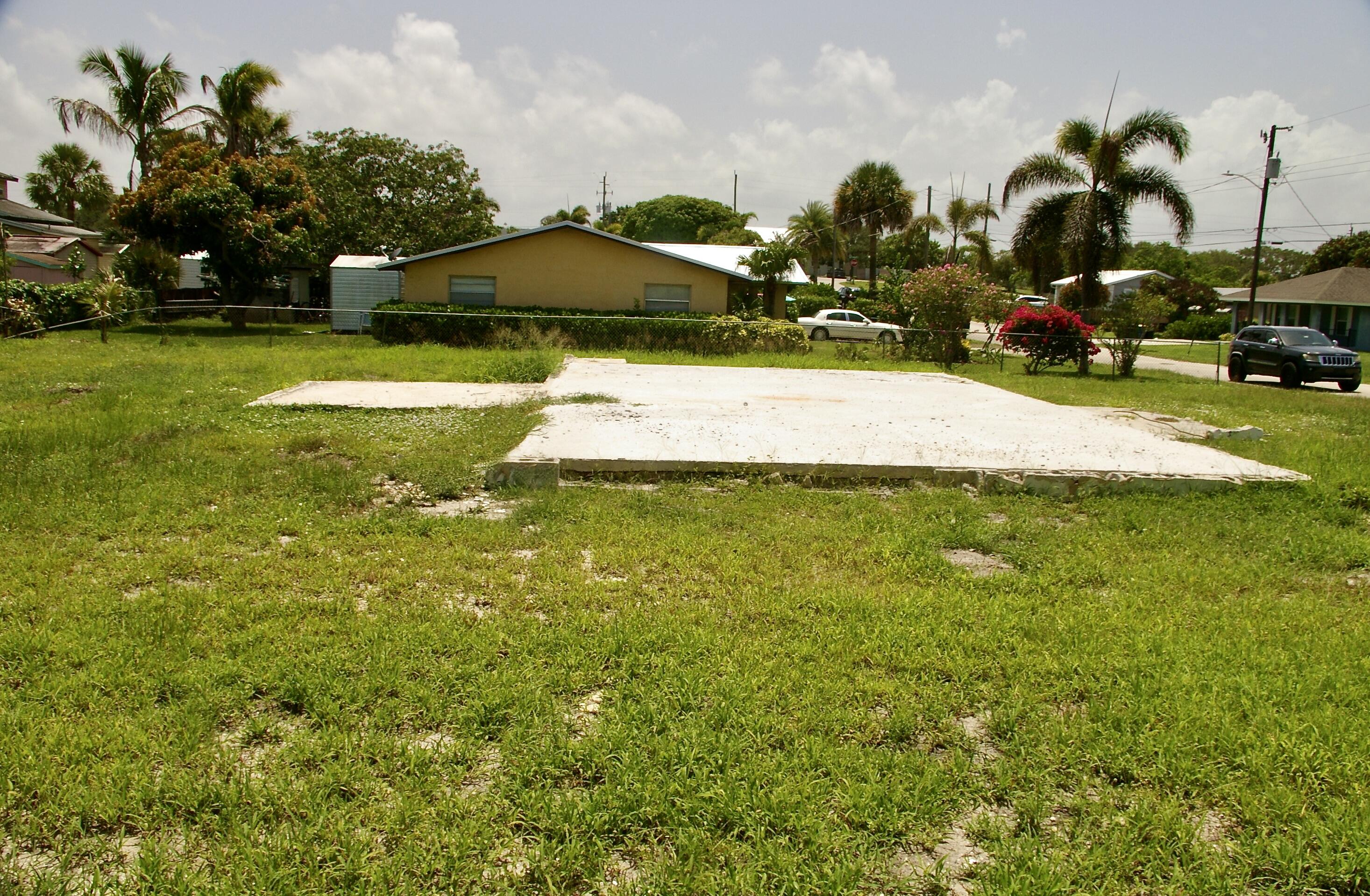8480 Citrus Way Hobe Sound, FL 33455 - Photo 4 of 7 Yard