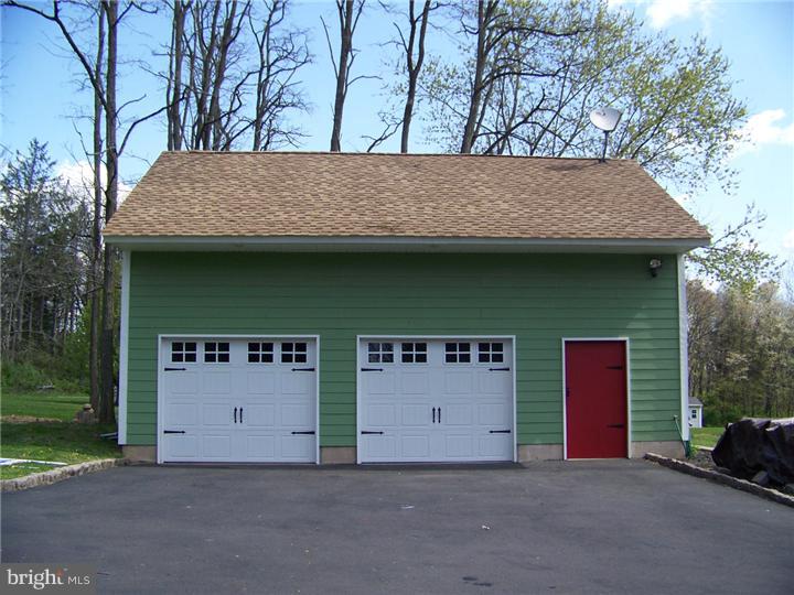2602 Dark Hollow Road Jamison, PA 18929 - Photo 21 of 21 Garage