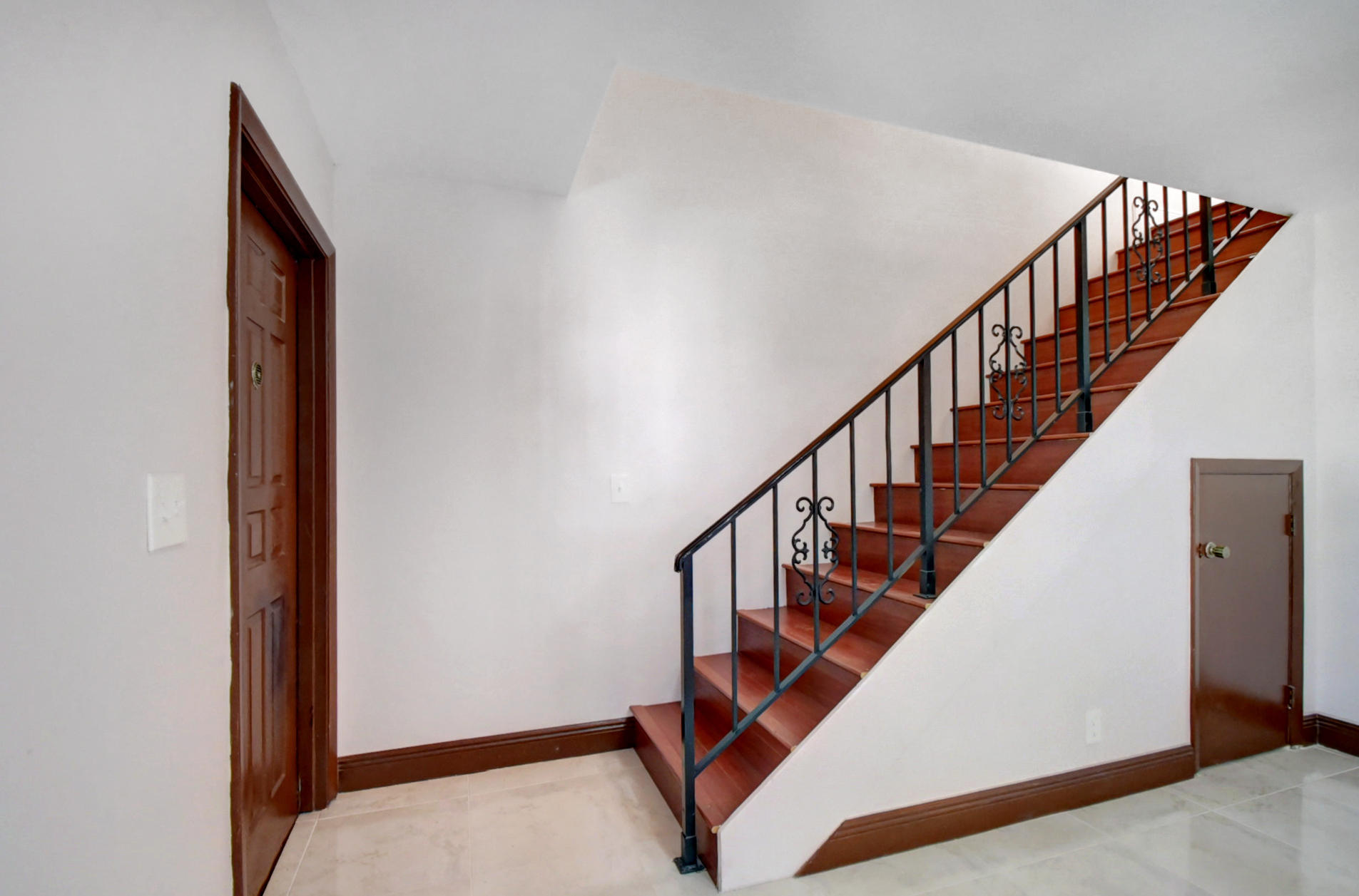 1845 Northwest 4th Avenue, Unit 16 Boca Raton, FL 33432 - Photo 22 of 37 a view of entryway