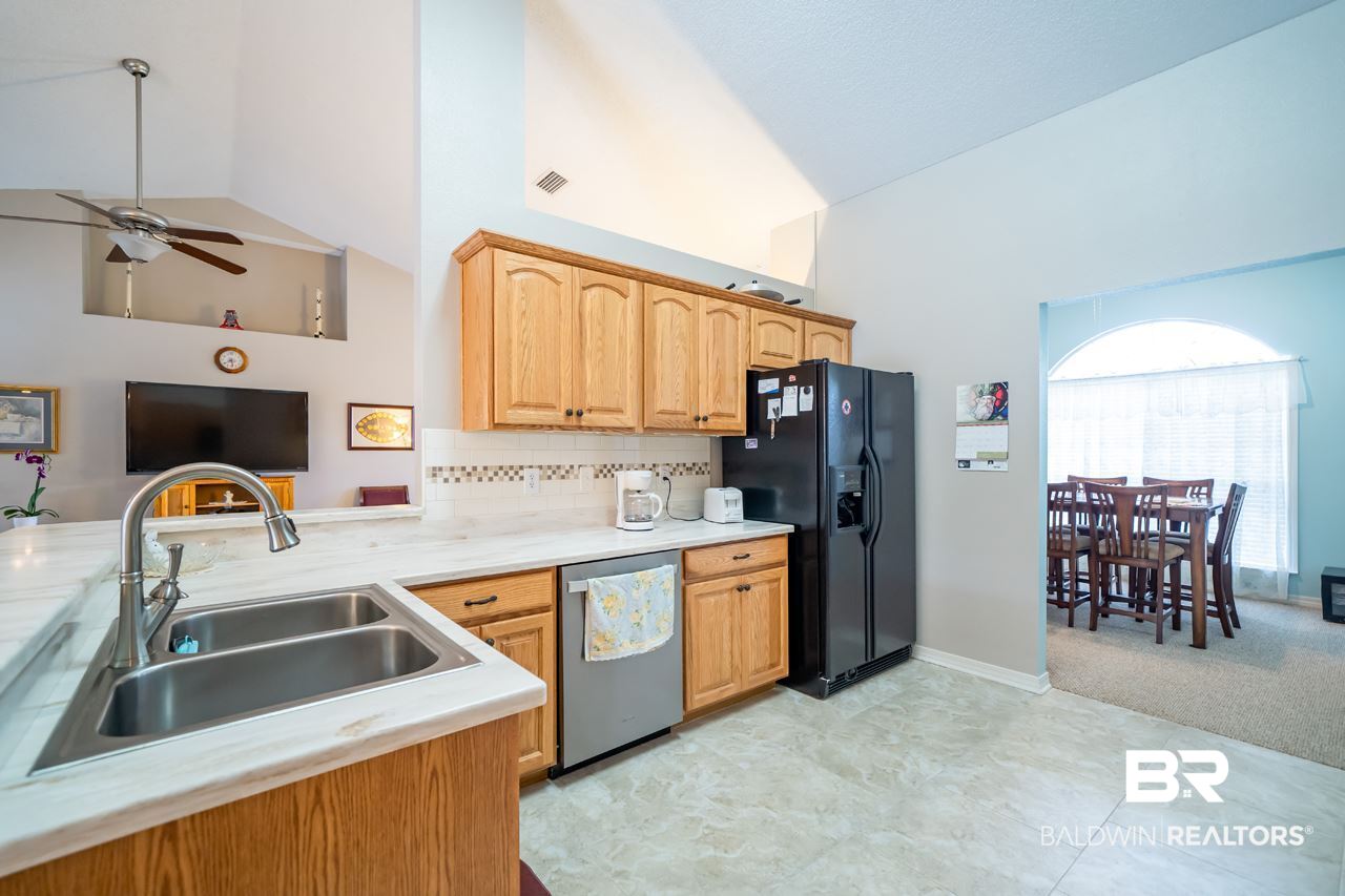 354 Manchester Lane Foley, AL 36535 - Photo 6 of 39 Kitchen