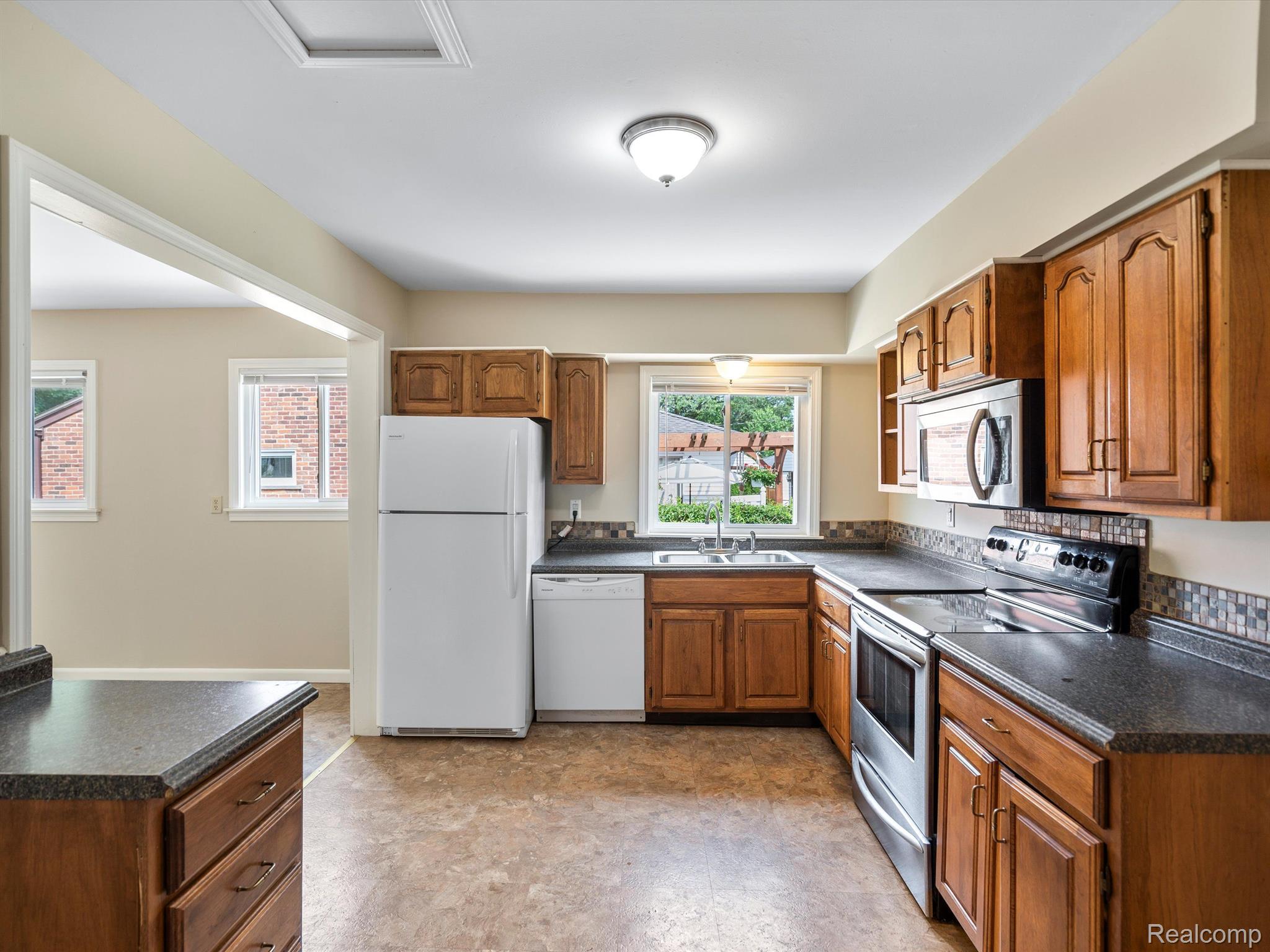 31553 Marblehead Road Farmington, MI 48336 - Photo 12 of 32 Gallery Image 12