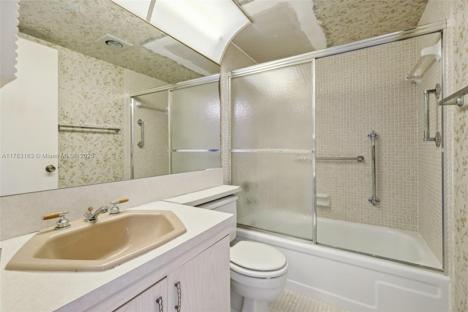 2052 Exeter C Boca Raton, FL 33434 - Photo 12 of 27