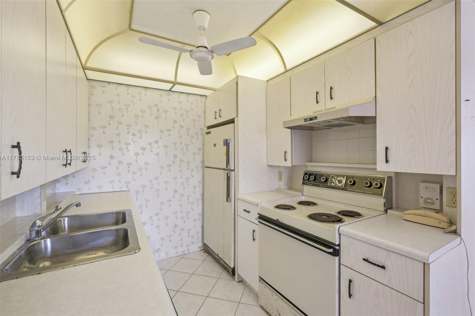 2052 Exeter C Boca Raton, FL 33434 - Photo 8 of 27