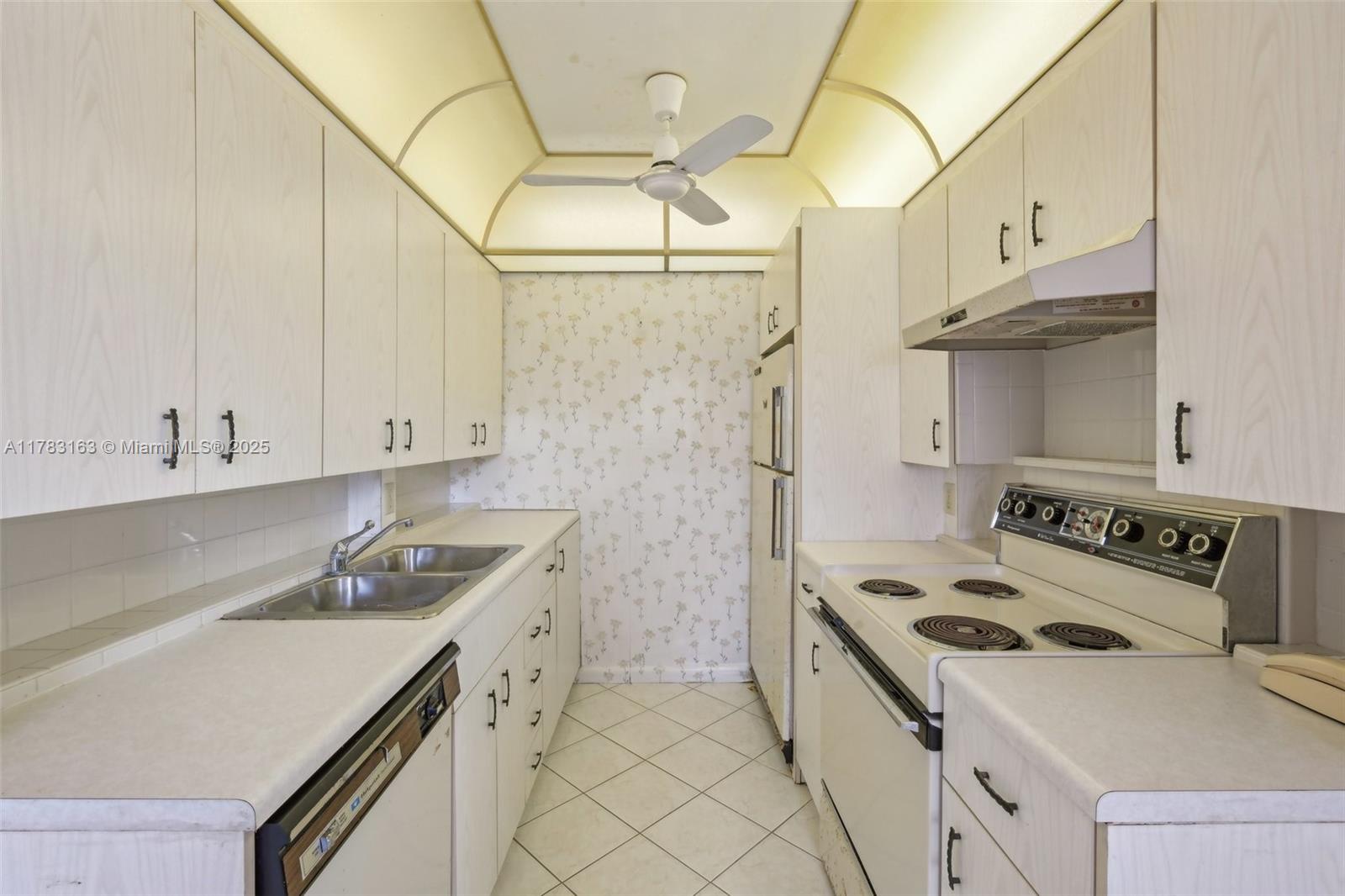 2052 Exeter C Boca Raton, FL 33434 - Photo 9 of 27