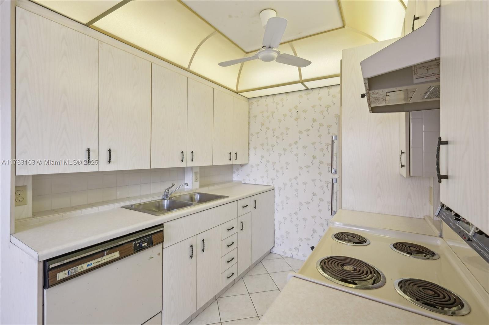 2052 Exeter C Boca Raton, FL 33434 - Photo 10 of 27