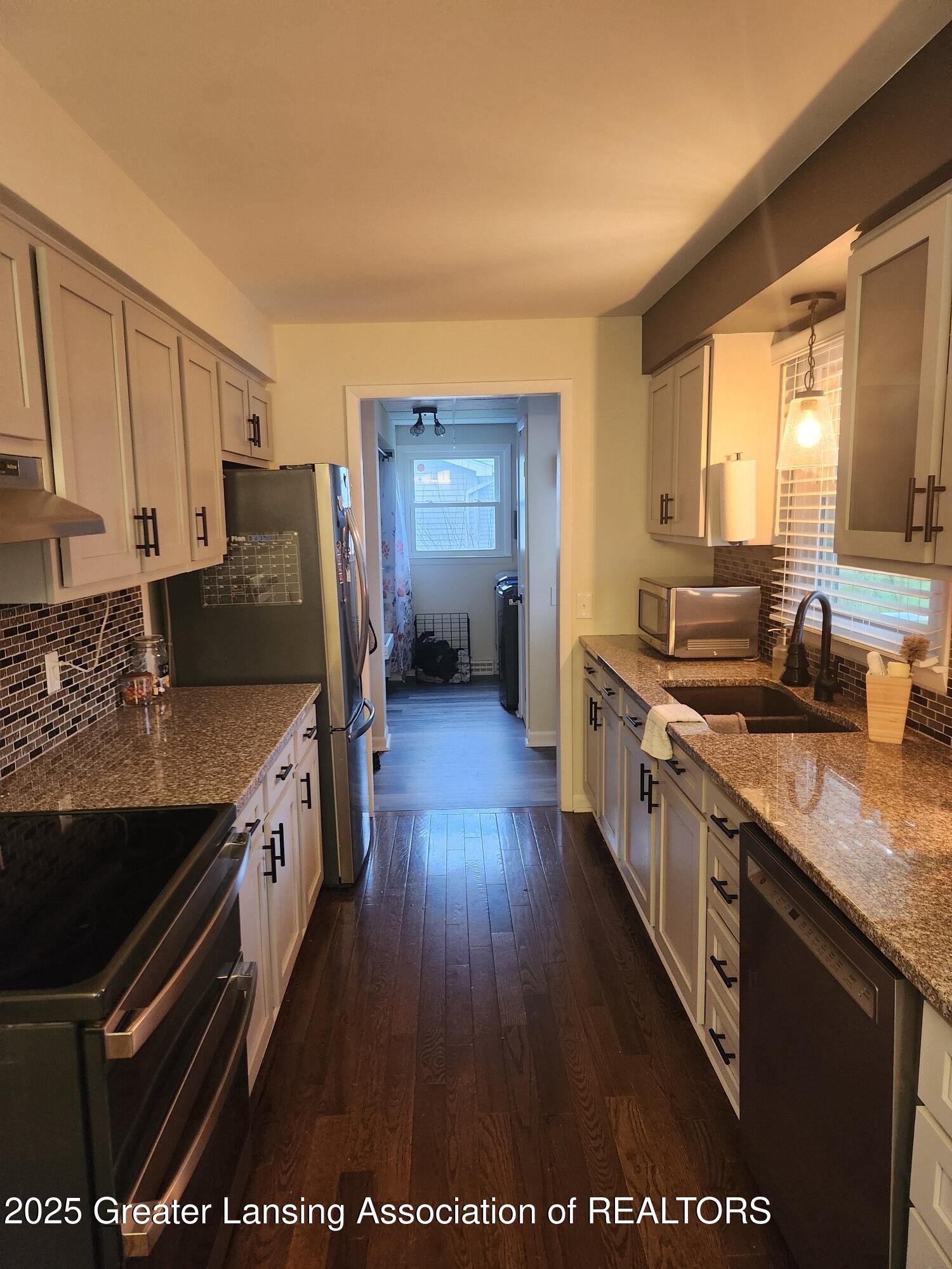 2631 Grovenburg Road Lansing, MI 48911 - Photo 21 of 37 Kitchen