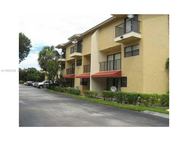 $1,900 | 2997 Riverside Drive, Unit 212, Coral Springs, FL 33065