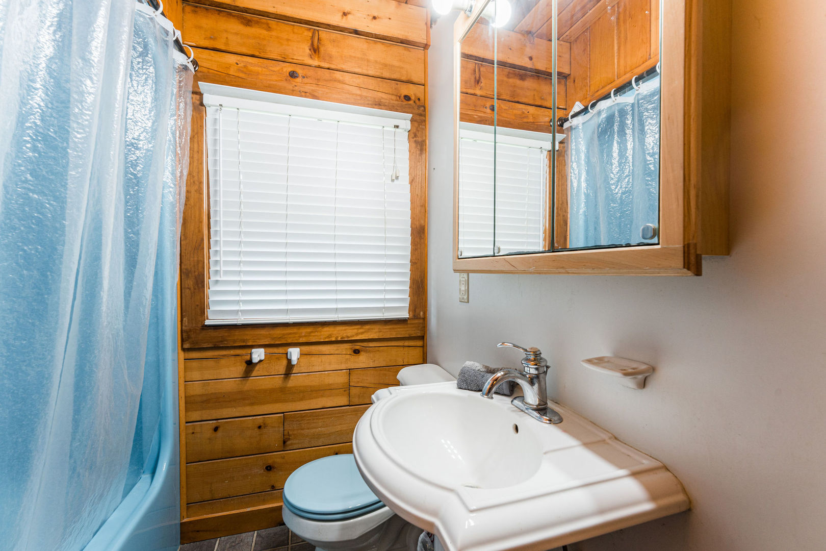14265 Barber Greene Road Sycamore, IL 60178 - Photo 19 of 38 a bathroom with a sink a toilet and a bathtub
