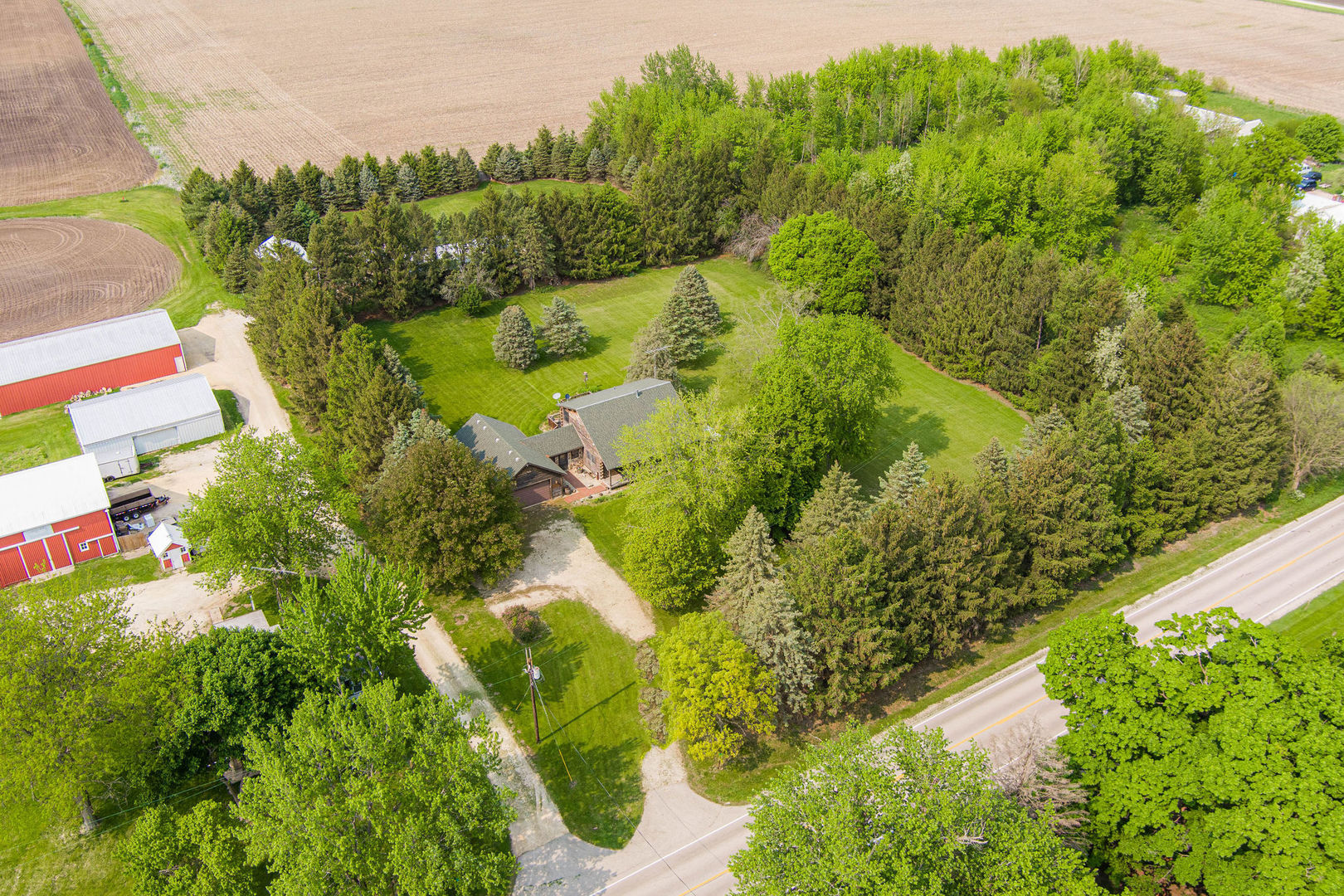 14265 Barber Greene Road Sycamore, IL 60178 - Photo 3 of 38 a view of a garden
