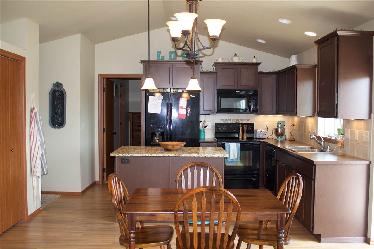 5104 North Mayhew Road Spokane Valley, WA 99216 - Photo 2 of 10