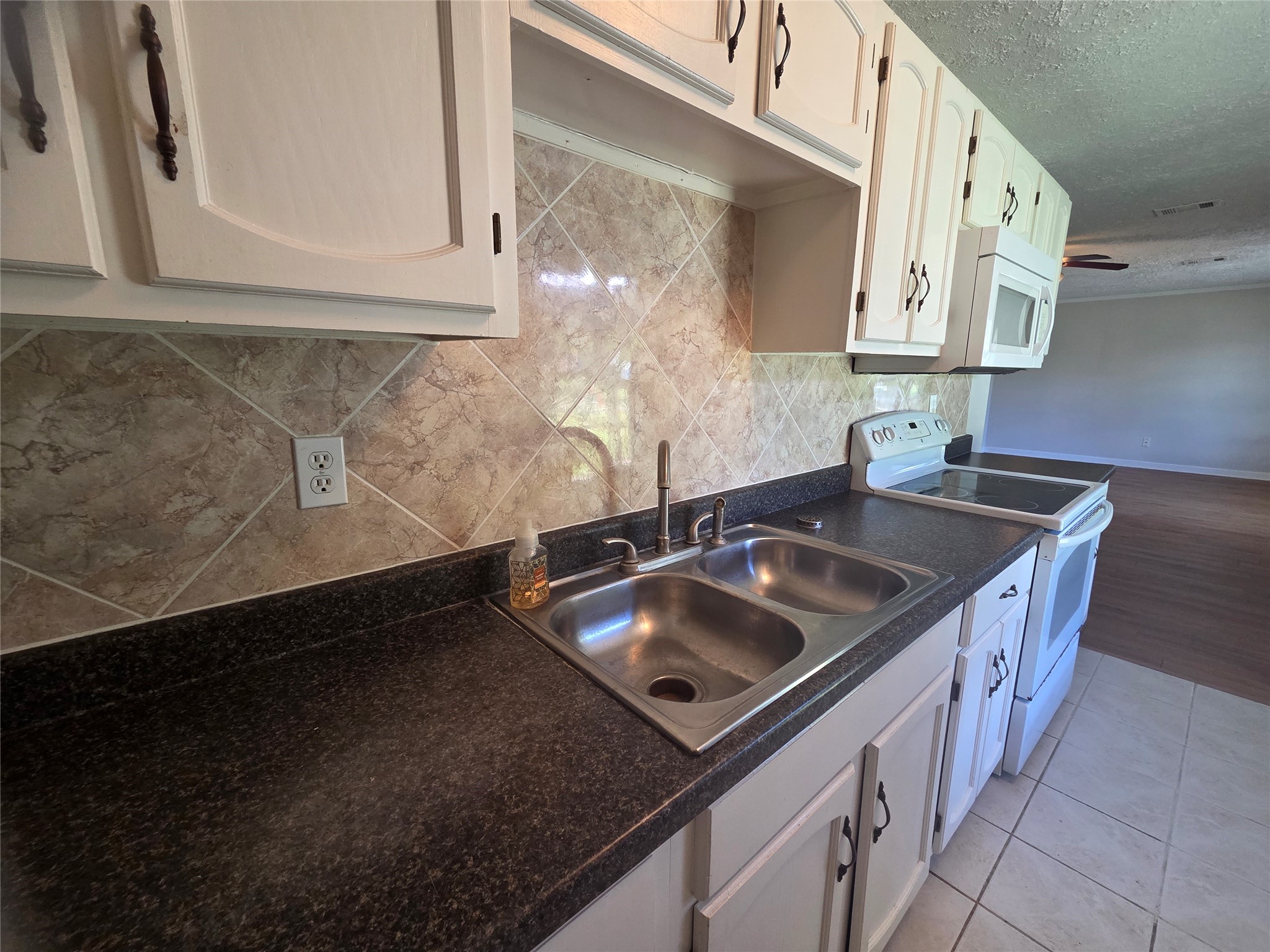 13632 Montgomery Road Santa Fe, TX 77510 - Photo 8 of 30 Lots of cabinet space!