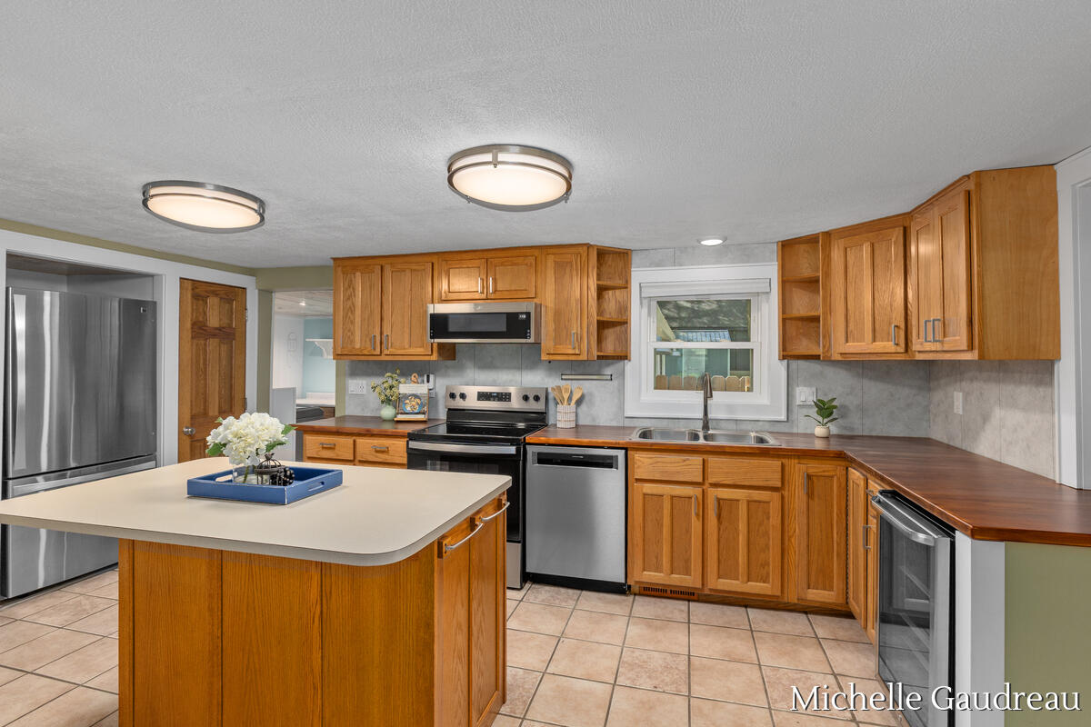 621 Eagle Point Road Lake Odessa, MI 48849 - Photo 13 of 47 621-Eagle_012