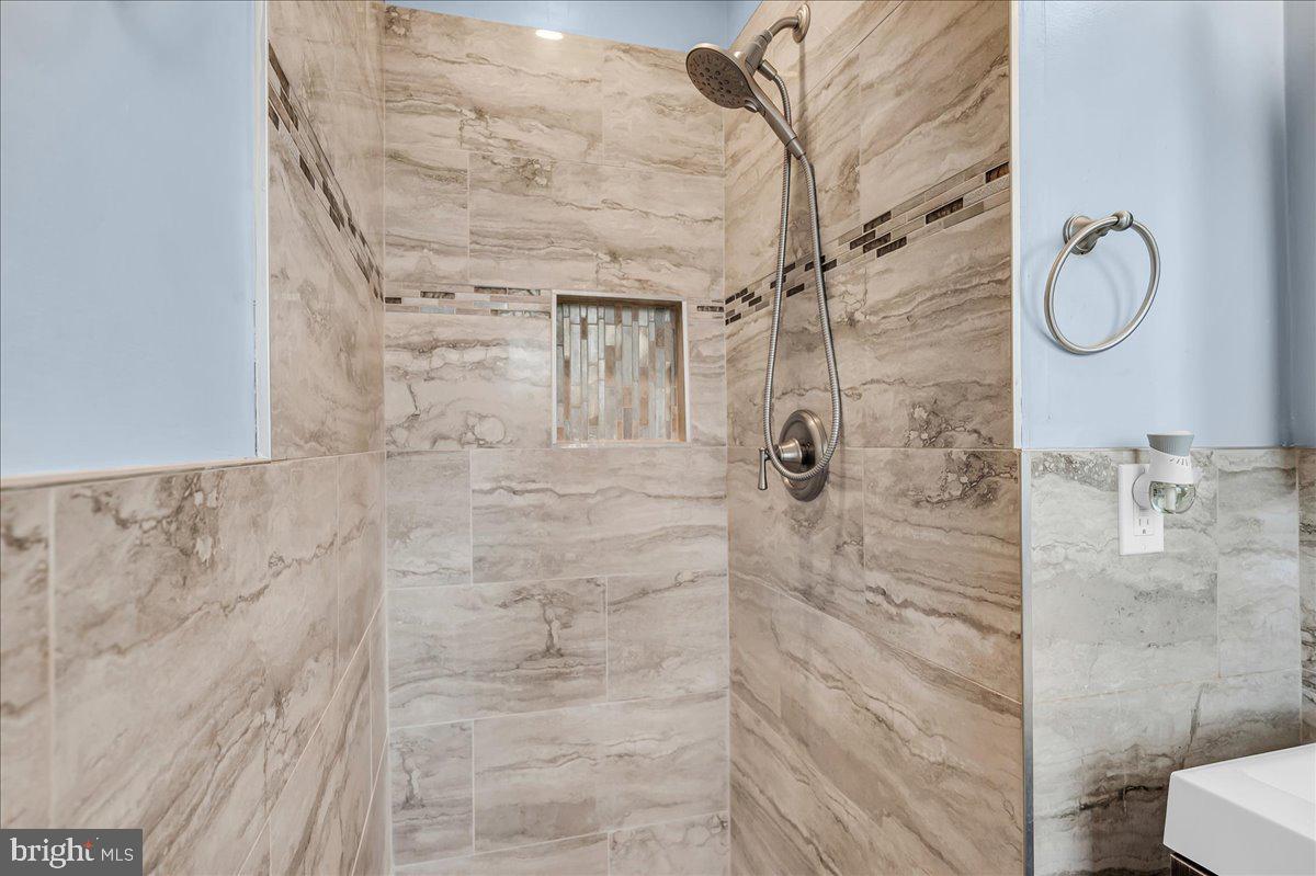 1903 Harwyn Road Wilmington, DE 19810 - Photo 16 of 43 Artisan Shower