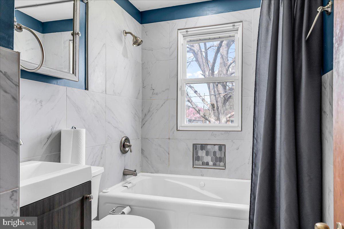 1903 Harwyn Road Wilmington, DE 19810 - Photo 22 of 43 Hall Full Bath