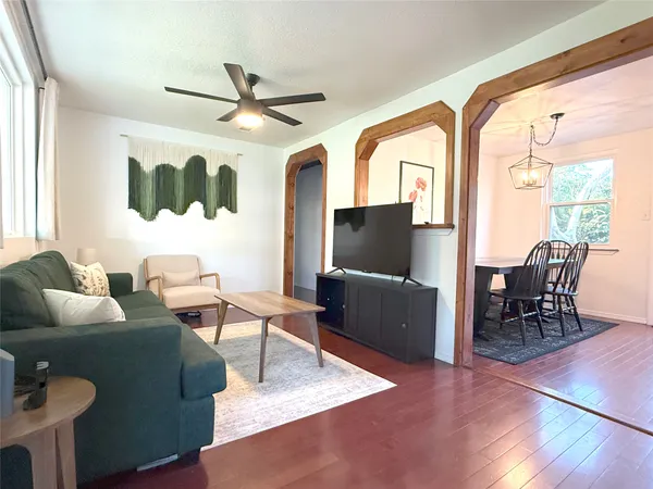 $2,000 | 505 East 4th Street, Georgetown, TX 78626