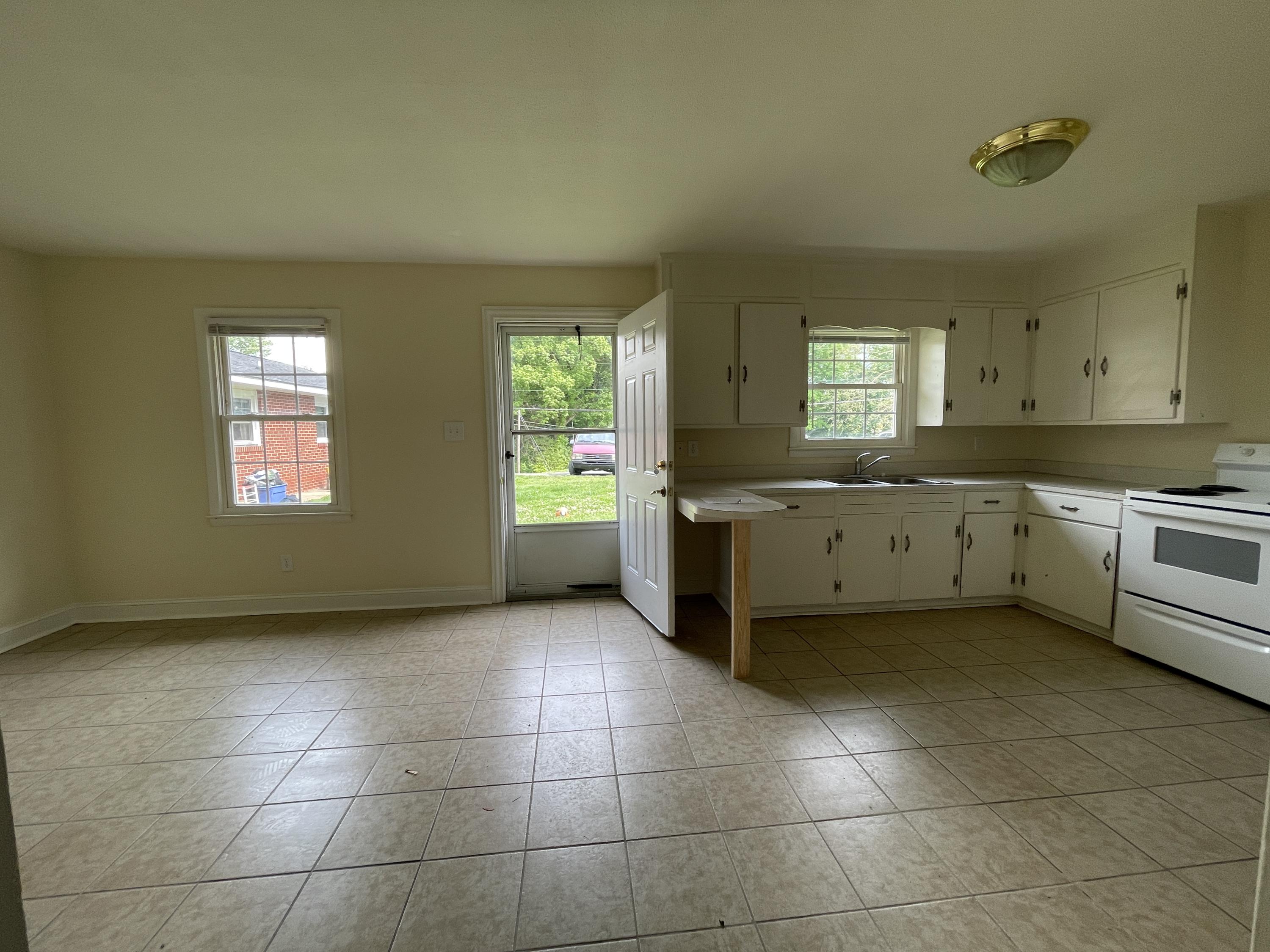 2654 Old Lewis Road Johnson City, TN 37601 - Photo 8 of 18 image00008