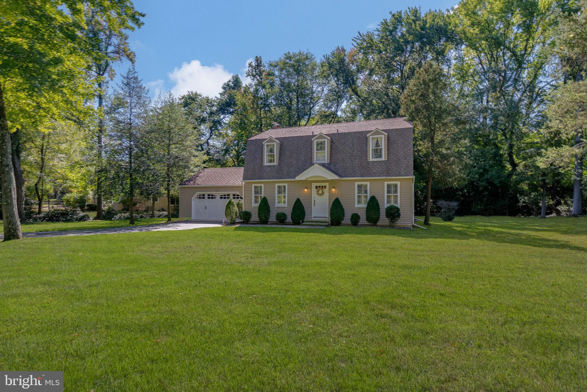 720 Maple Court Moorestown, NJ 08057 - Photo 2 of 28 Front Lawn