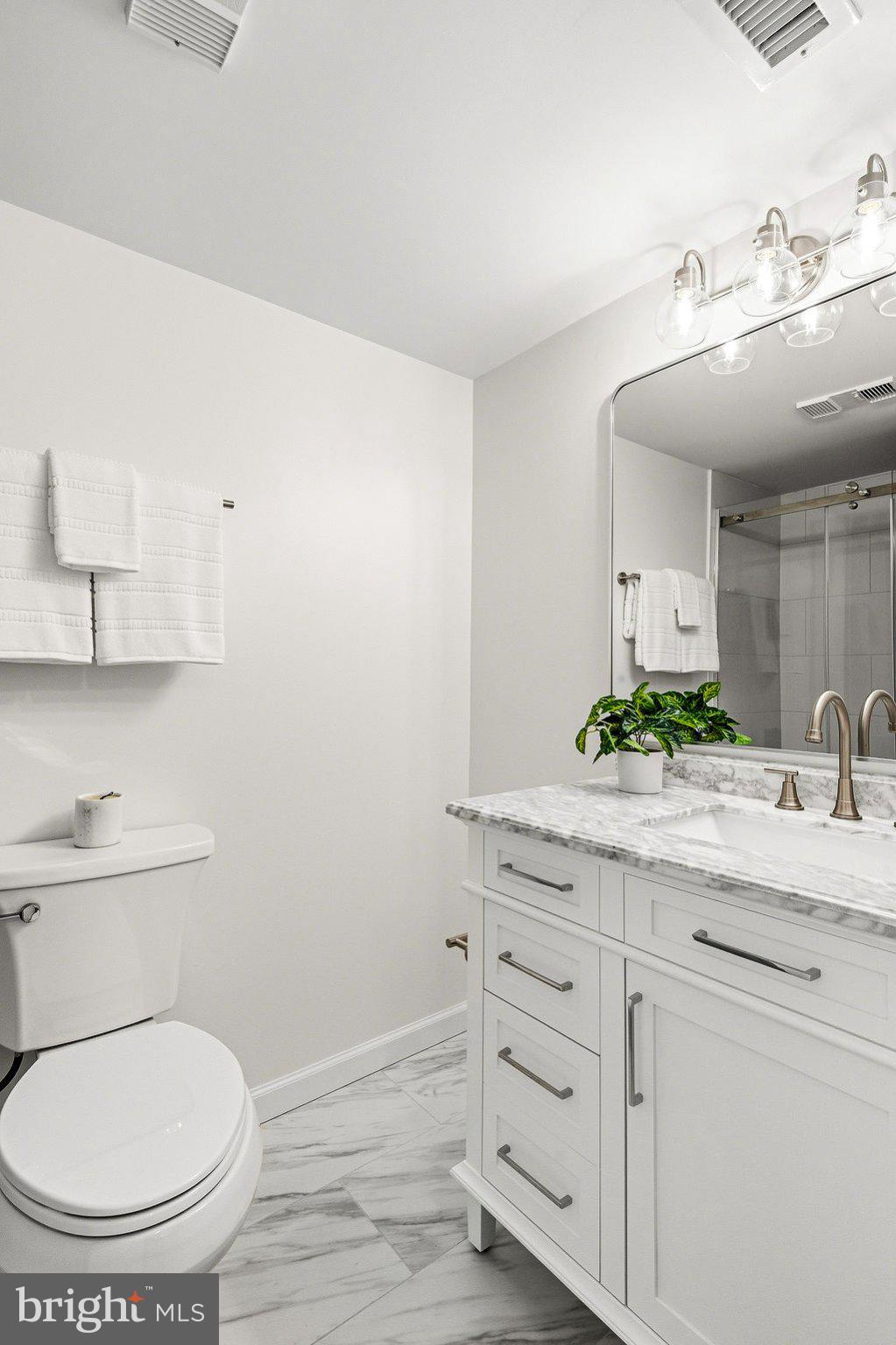 5809 Cove Landing Road, Unit 203 Burke, VA 22015 - Photo 21 of 38 Gallery Image 21