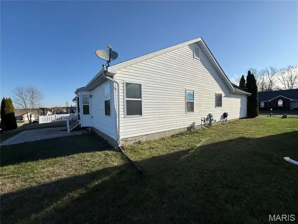 $2,750 | 733 Pecan Hill Drive, St. Charles, MO 63304