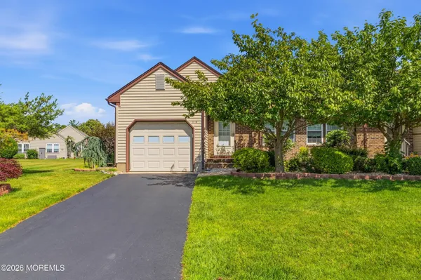 $424,900 | 11 B John Hancock Drive, Monroe Township, NJ 08831