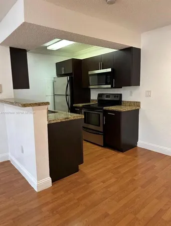 $1,900 | 15570 Southwest 105th Lane, Unit 1718, Miami, FL 33196