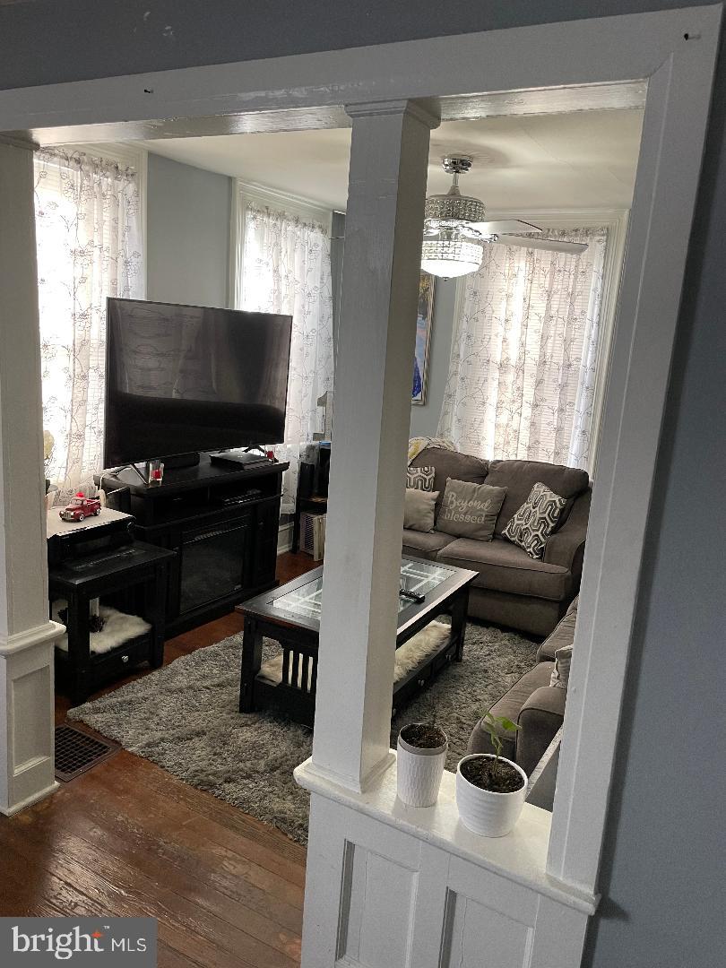 134 Pleasant Street Hanover, PA 17331 - Photo 5 of 10 Livingroom