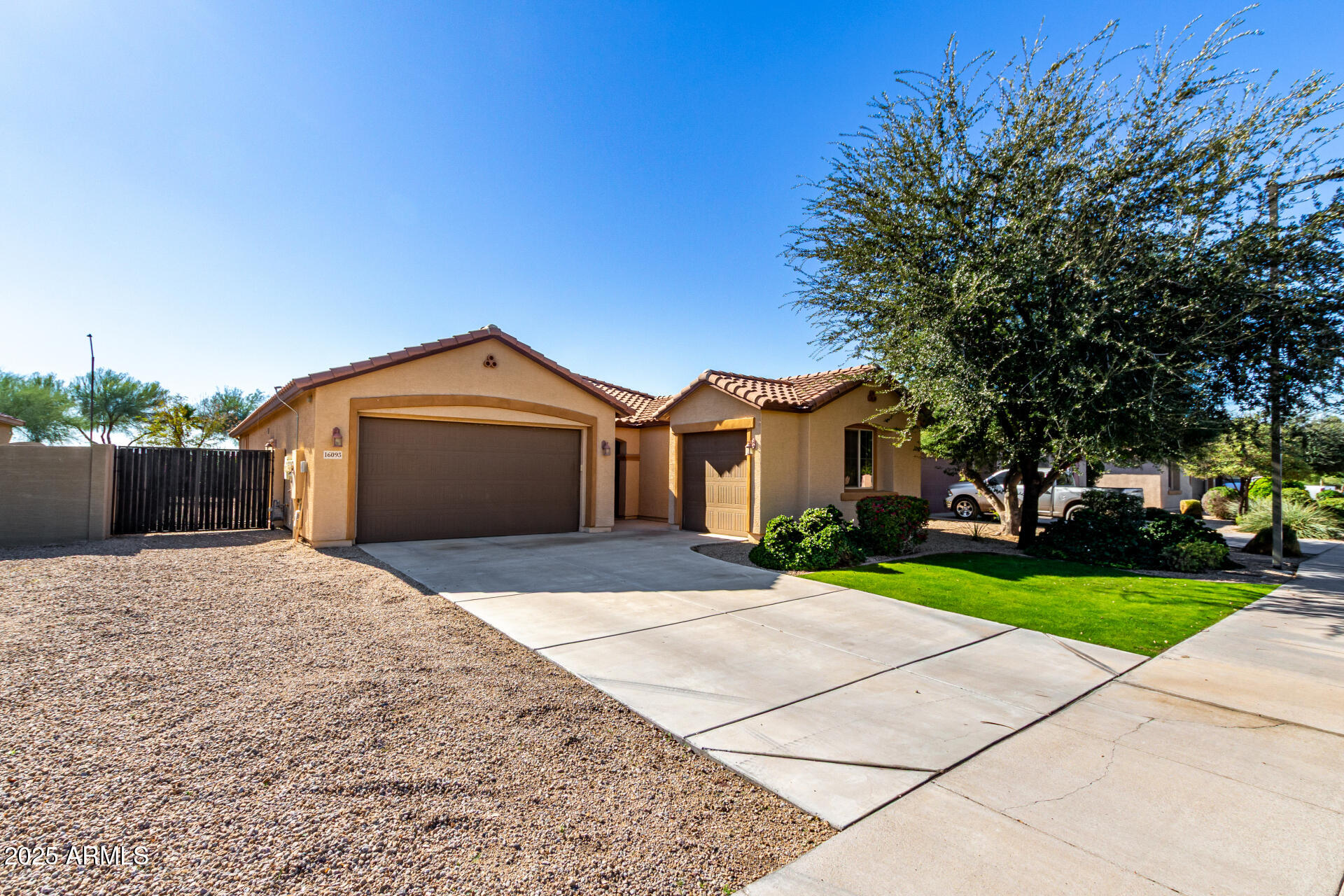 16093 West Almeria Road Goodyear, AZ 85395 - Photo 3 of 38 16093 W Almeria Rd
