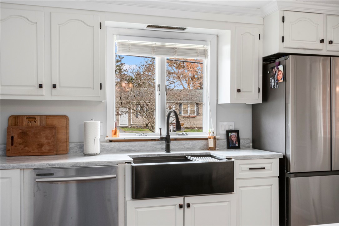 166 Gervais Street Coventry, RI 02816 - Photo 9 of 40