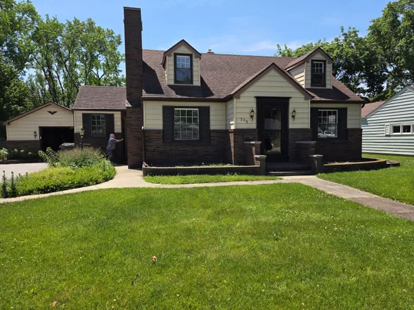 $425,000 | 206 Michigan Street East, Three Oaks, MI 49128