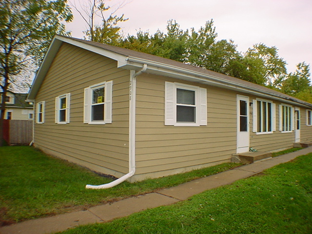 2908 30th Street Zion, IL 60099 - Photo 1 of 17