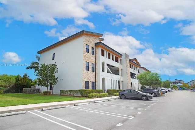 $480,000 | 8055 Northwest 104th Avenue, Unit 2, Doral, FL 33178